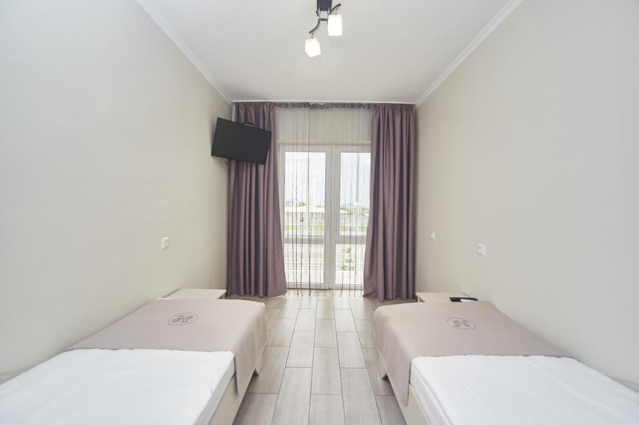 Family Hotel Happy Inn Zatoka Exterior foto